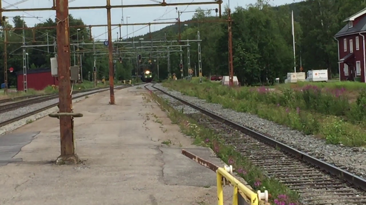 St&aring;lpendeln med 3 RC4:or p&aring; &Auml;lvsbyn station