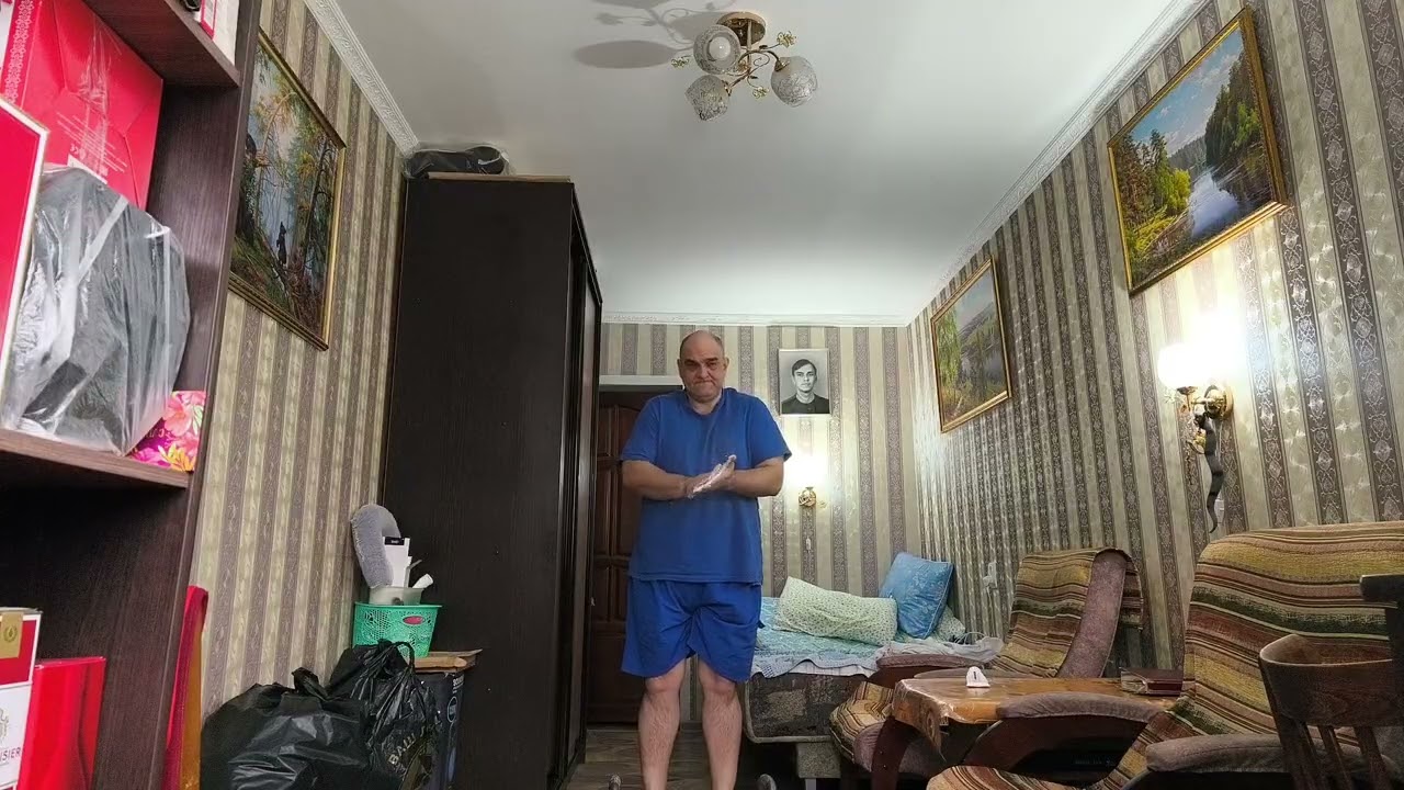 Продолжаю домашние тренировки!жим двух гирь по 16 кг на попа на 27 жимов!