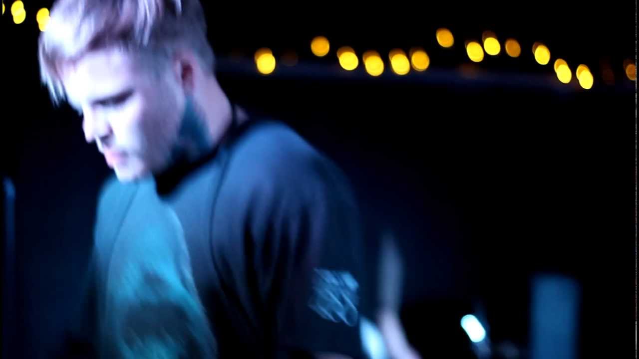 HUNDREDTH - INTRO/DESOLATE - LIVE AT SNEAKY DEE'S