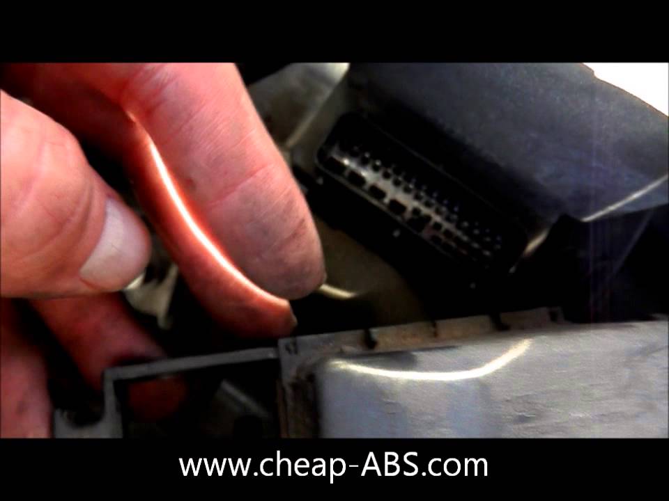 ABS Module Removal from Saab 9-5 - Fix ABS light