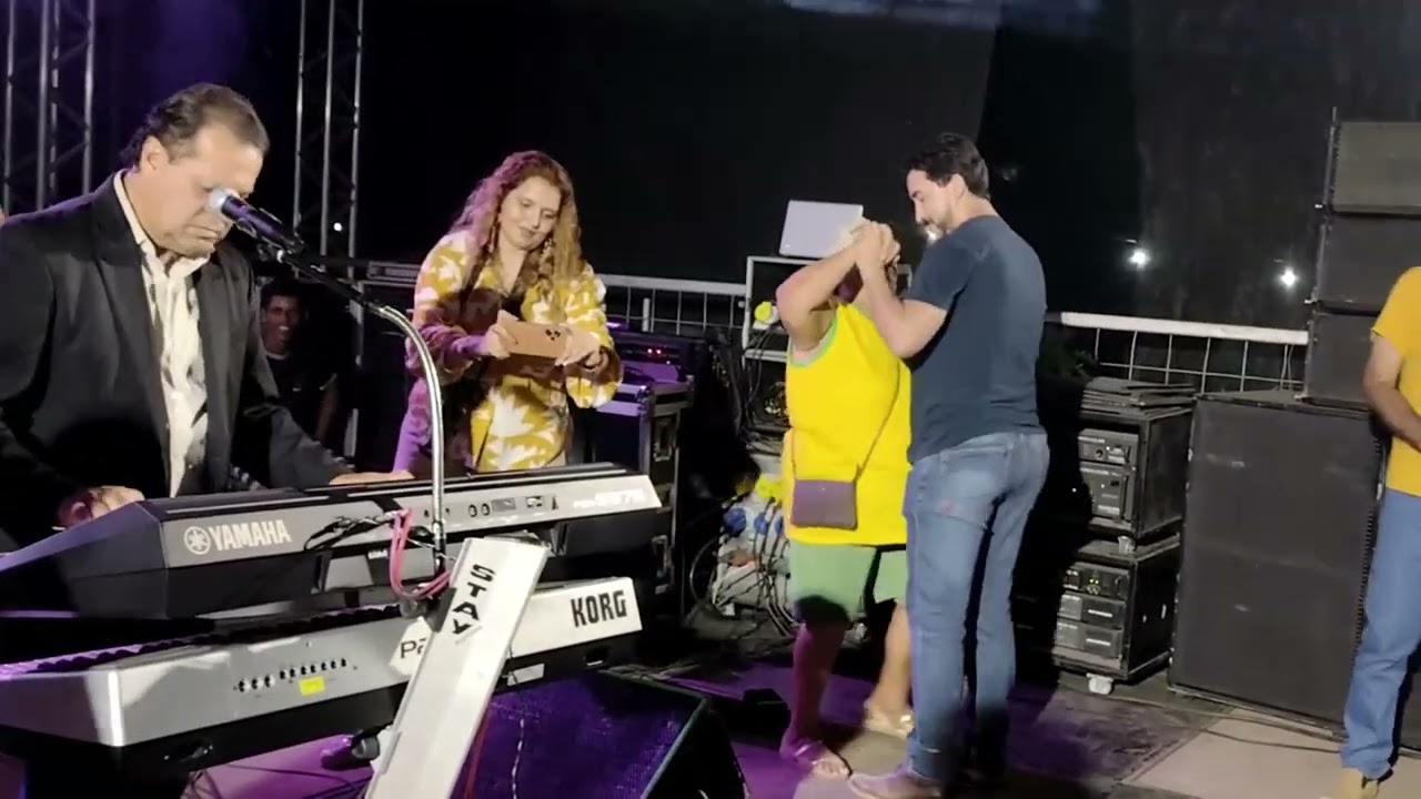anjinho dos teclados cantando seus grandes sucesso