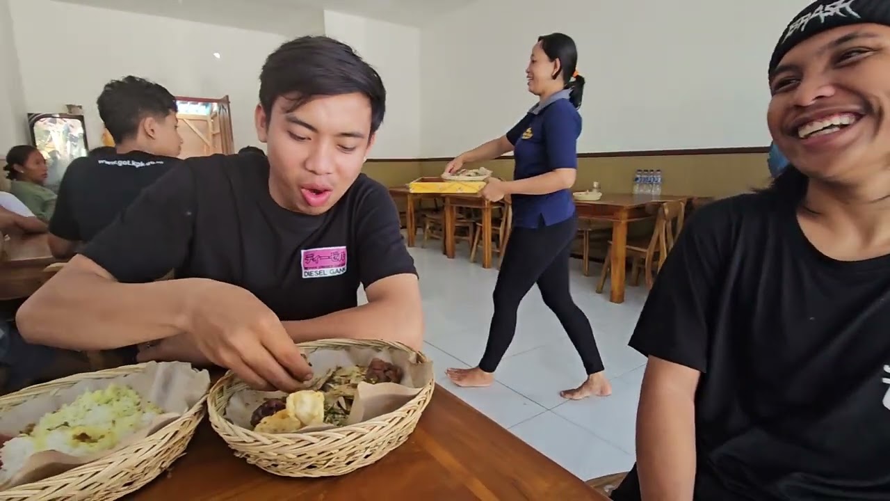 BABI GULING BANGLI BUKA PALING PAGI