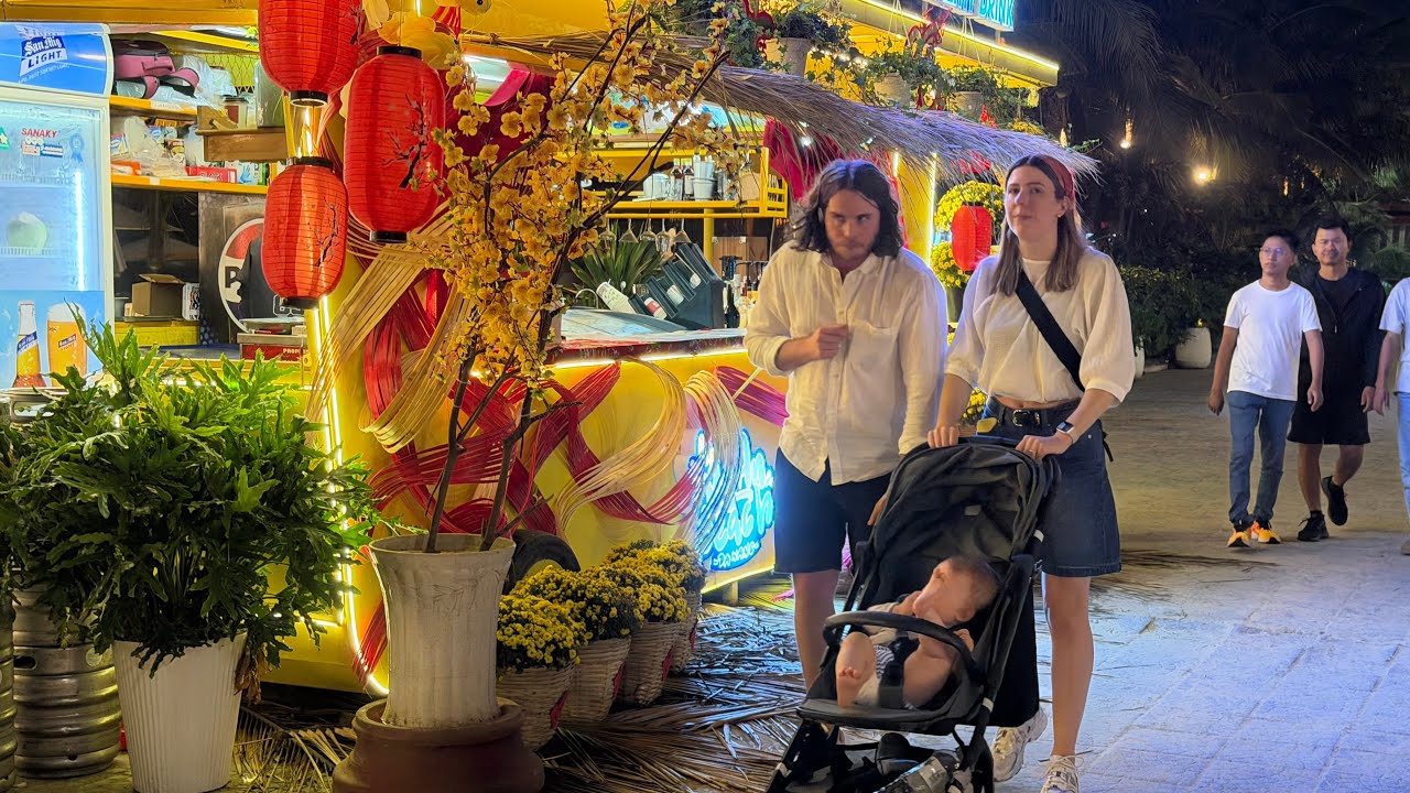 Night Walk Along Da Nang Beach