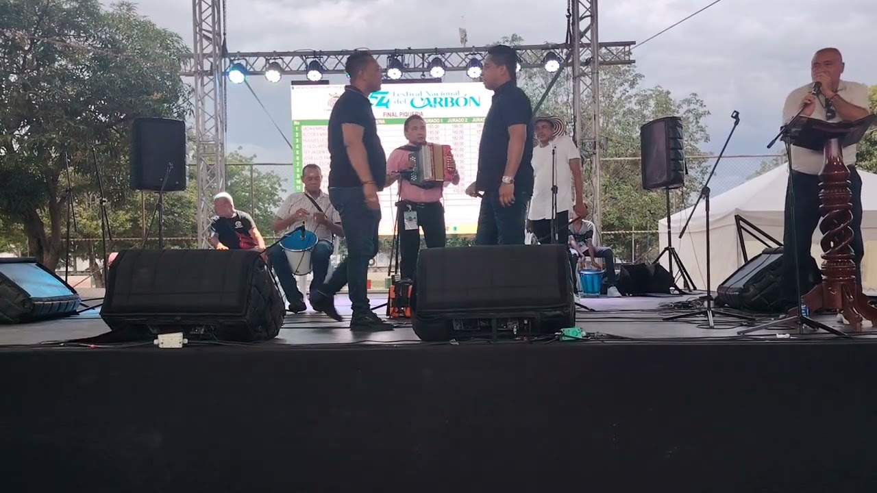 José Bolívar Díaz vs julio Gutiérrez final de piqueria en el festival del carbón de Barrancas 