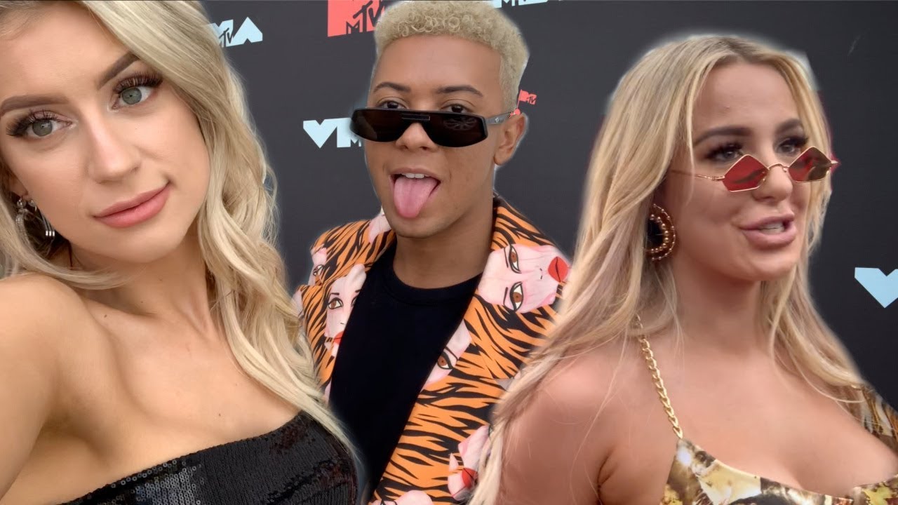GET READY FOR THE VMAS WITH US!