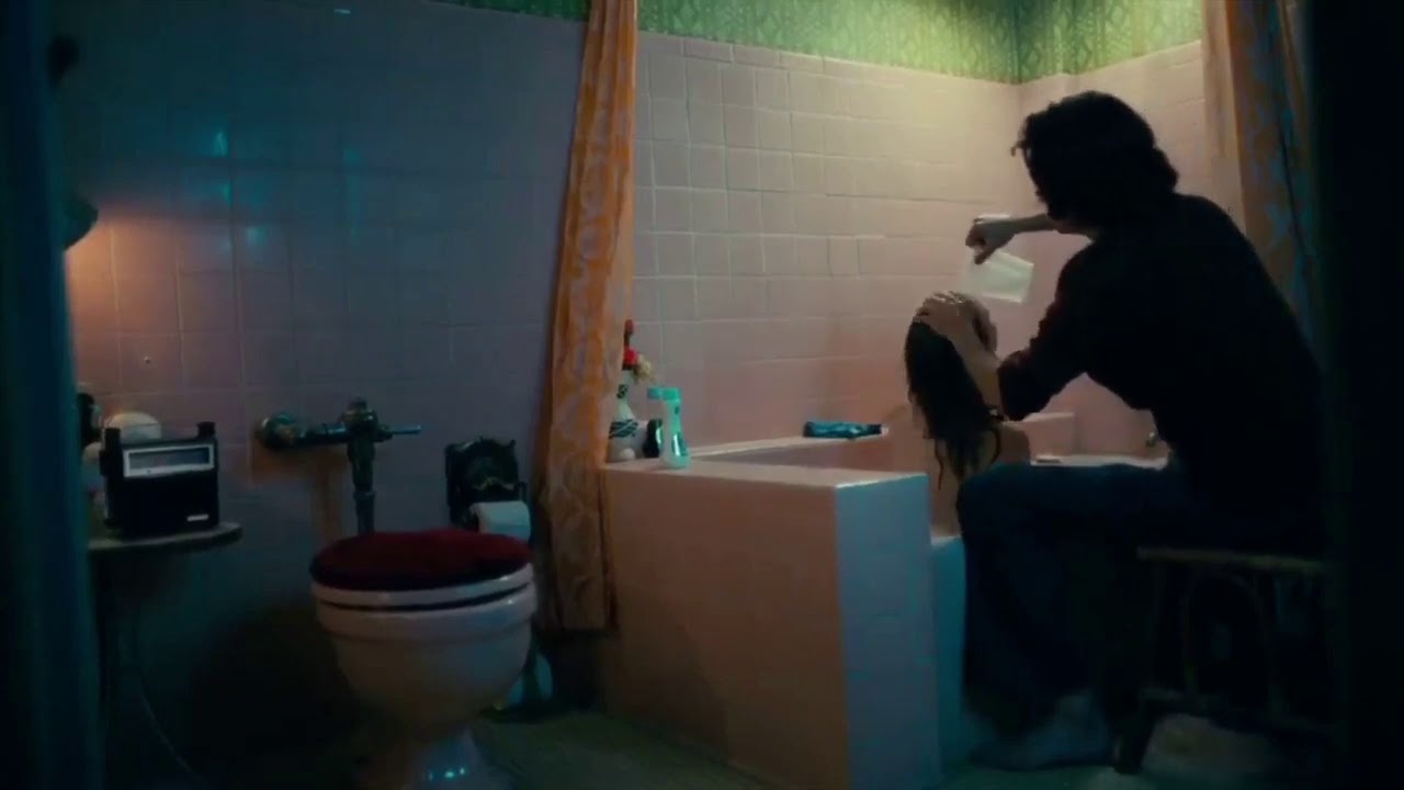 Aurther take care of his mom scene - Joker 2019