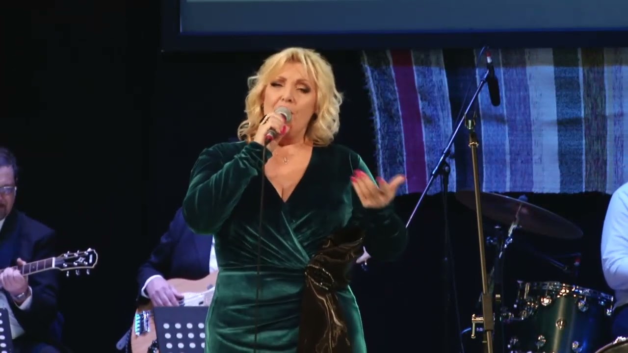 SNEŽANA DJURIŠIĆ - Zelen lišće goru kiti┃12. Festival Sevdalinke - Revijalna noć