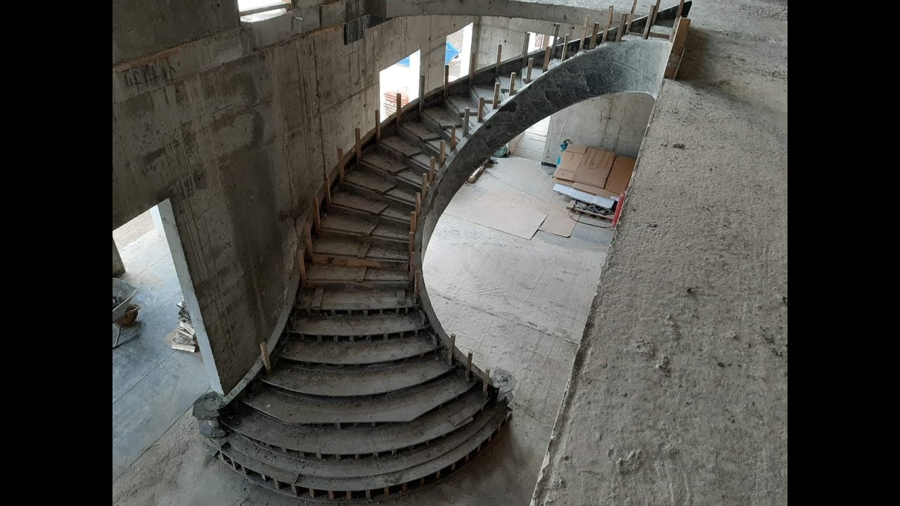 Бетонная лестница с бортиками, процесс.