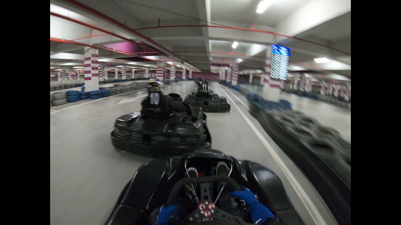 Corrida de kart indoor no Jockey Plaza Curitiba - S2 kart Racing