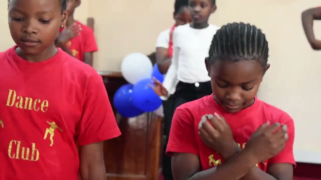 MODERN DANCE CLUB PRESENTATION