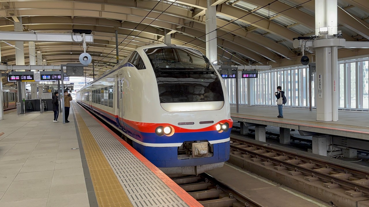 朝の新潟駅発着風景