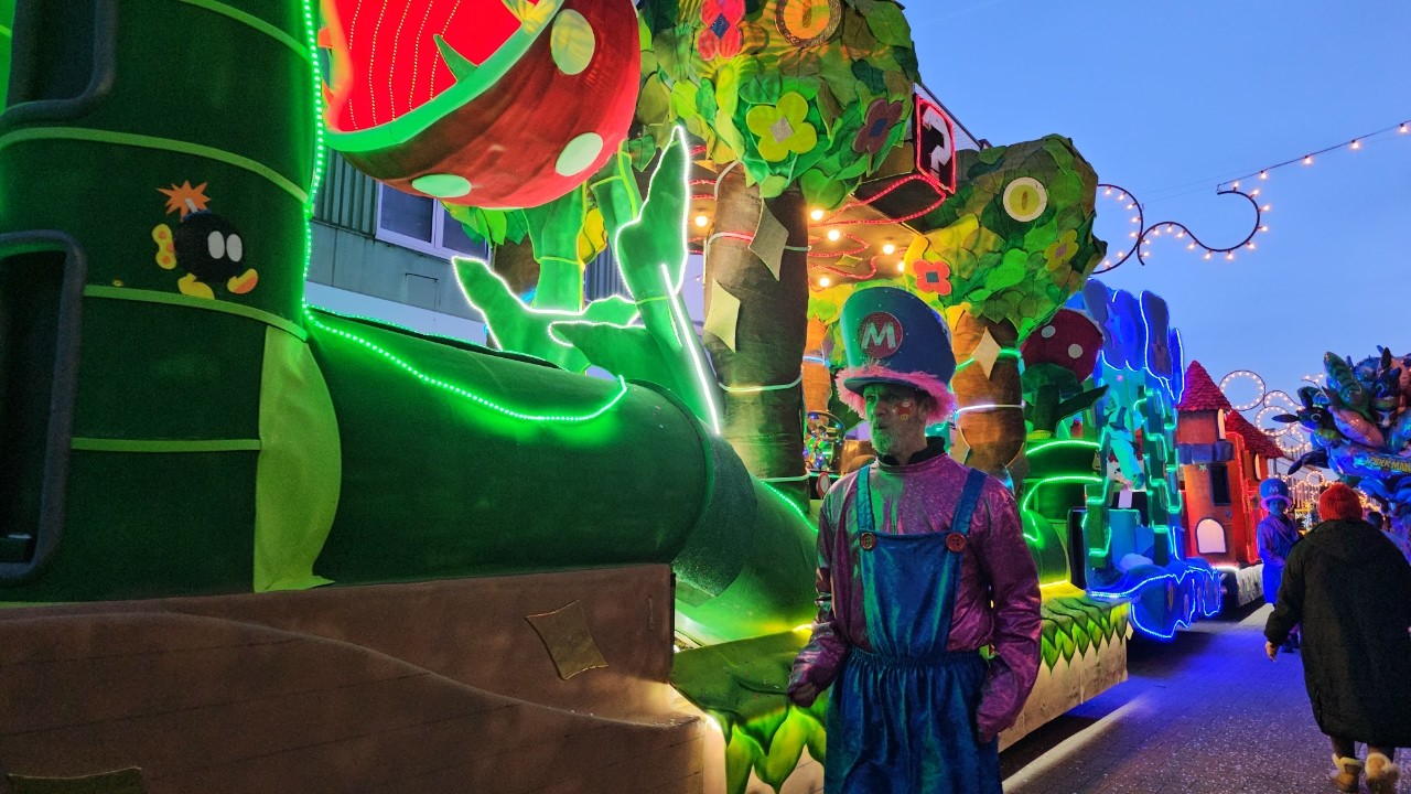 Carnavalstoet Wetteren 2026 aan het podium