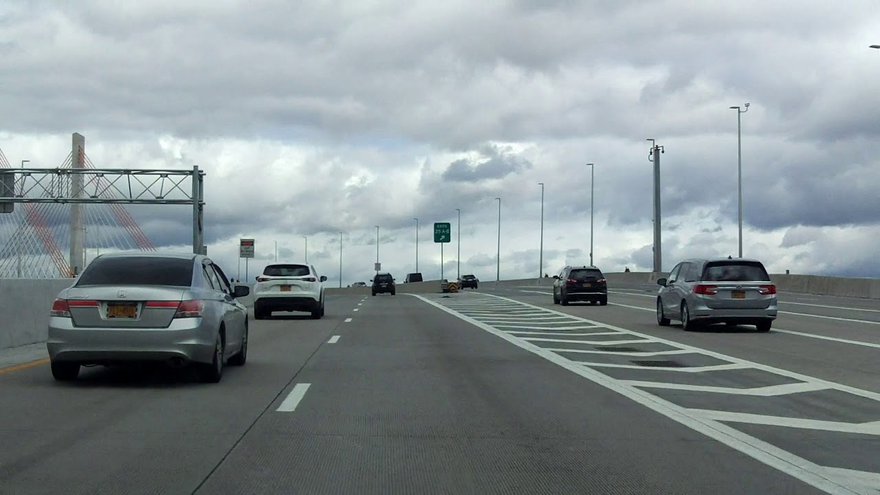 Williamsburg Bridge (Inner Roadway)/Kosciuszko Bridge north/eastbound