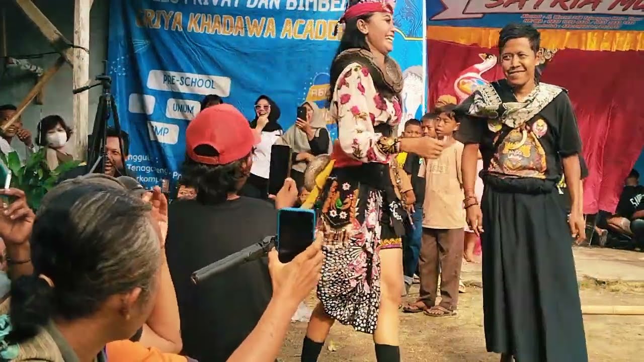 TARI ULAR BERSAMA MBAK MERI. @2cahayaputra2325 