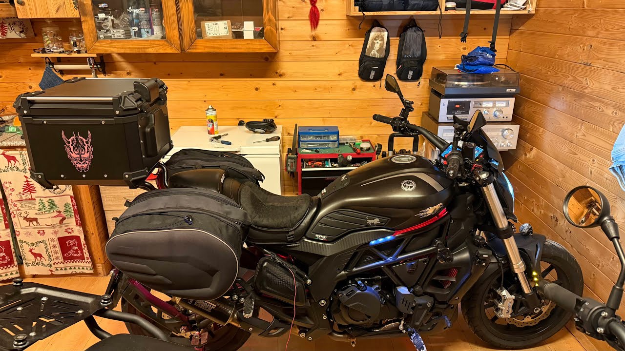 Benelli 502c baule posteriore e borse laterali