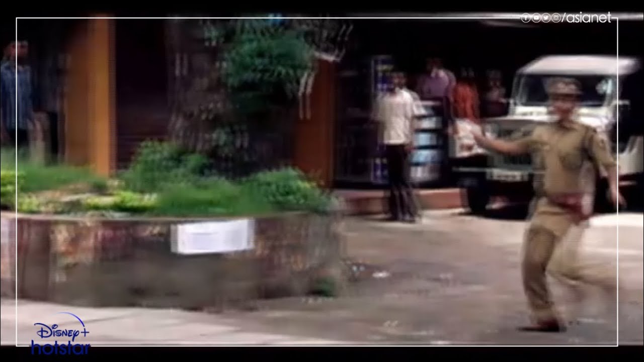 Watch the hilarious comedy scene from the movie 'Gulumaal: The Escape'.