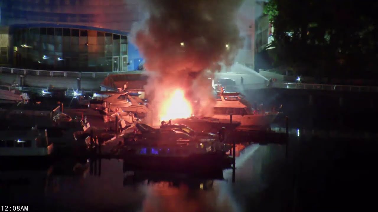 LIVE 🔥 Vancouver Marina Fire | Boat Sinks After Massive Blaze - Sept 16 11:50pm Plaza of Nations