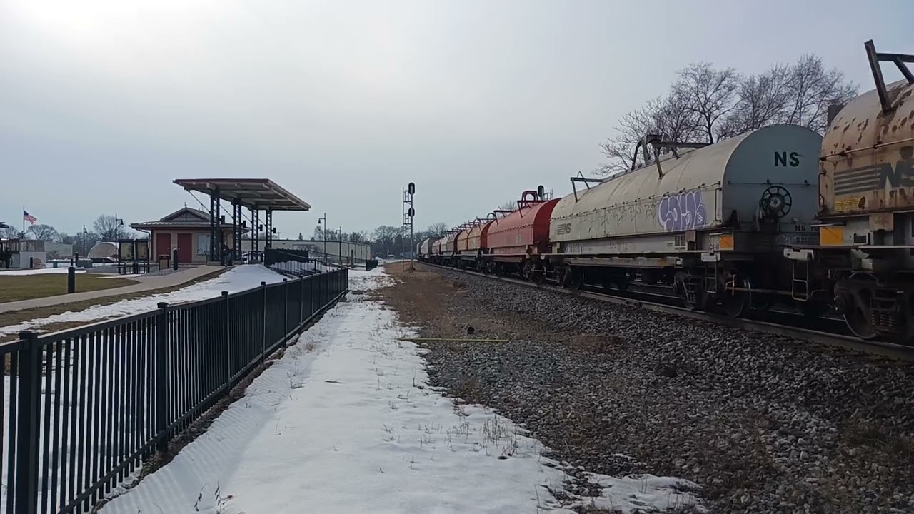 An eastbound norfolk southern at NS mile location 279.9 on Fostoria district and very sick RS3L horn
