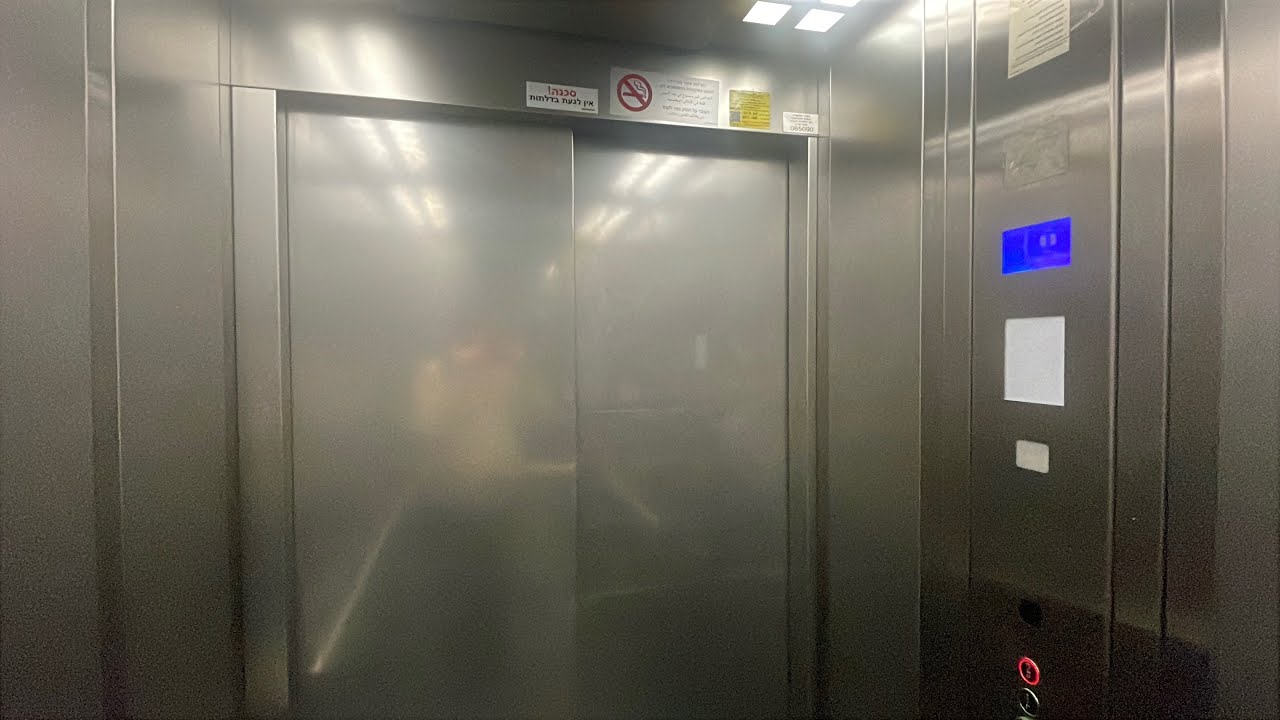 Arkel MRL traction elevator at Rami Levy+ in Modi'in, IL.