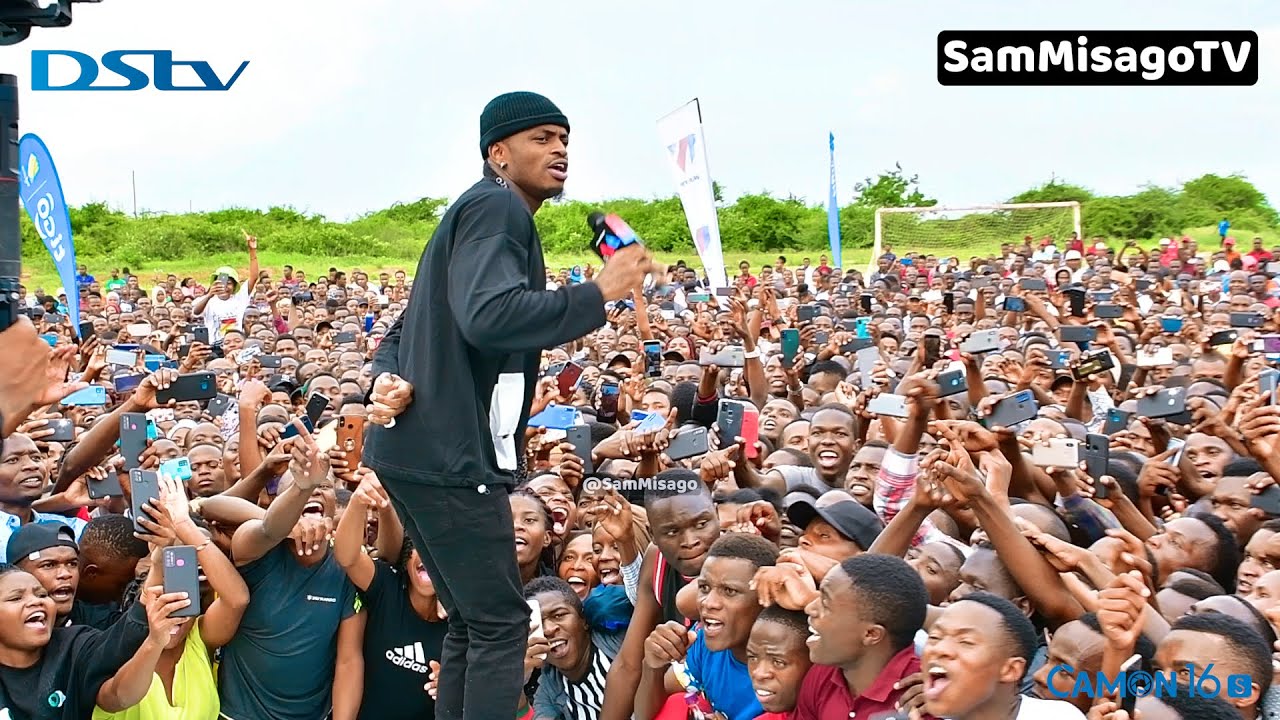 DIAMOND PLATNUMZ AMECHUKUA AMEWEKA WAAH DODOMA MBELE YA WANAFUNZI WA UDOM