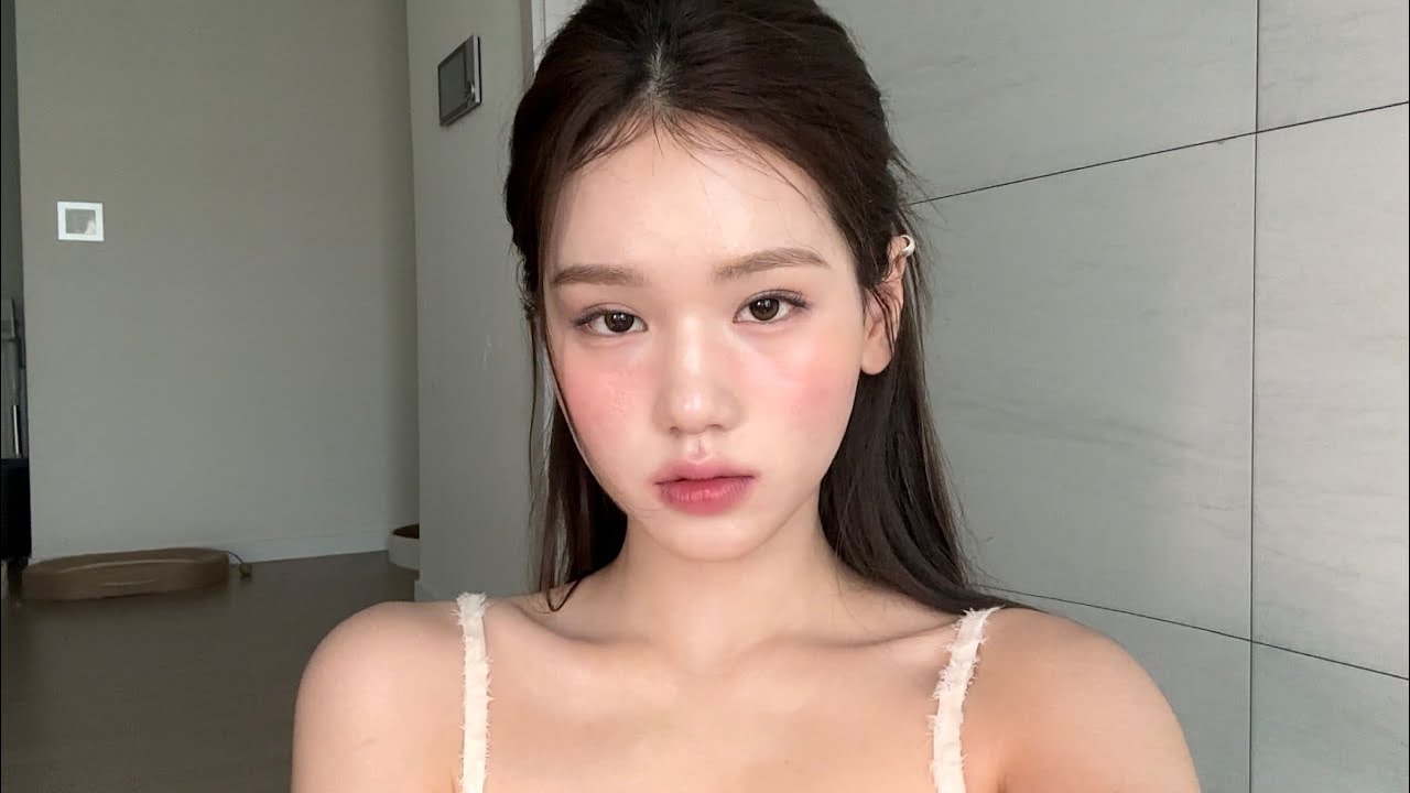제니st메이크업 근데 이제 핑크진주를 곁들인 ..🐚