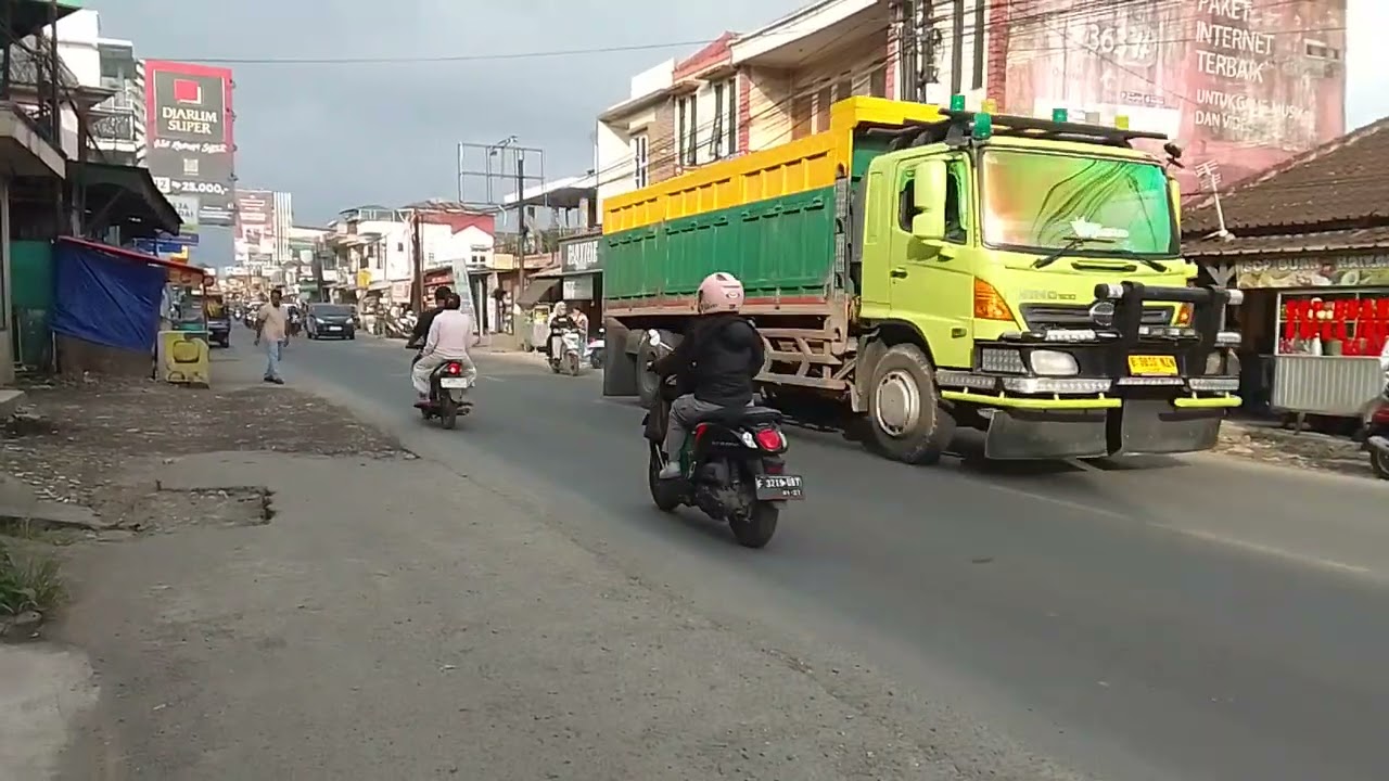 Andaikata di sini ada JPO enak kayanya 