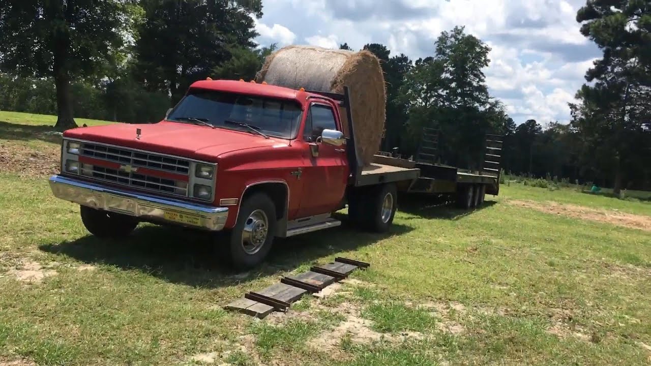 Let's See If This 1988 Chevy Silverado R35 Can Haul A Trailer Full Of Hay Bales...