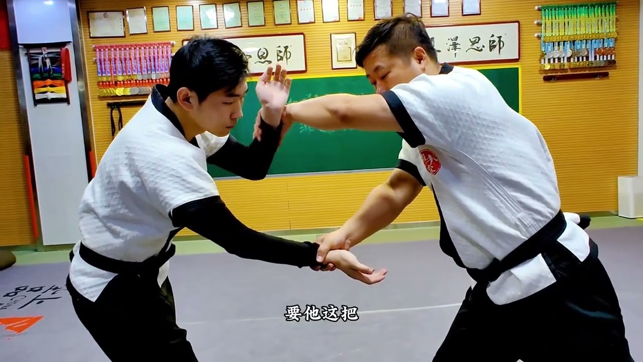 Bed-Turning Kung Fu Battle - Mastering Martial Arts Tradition