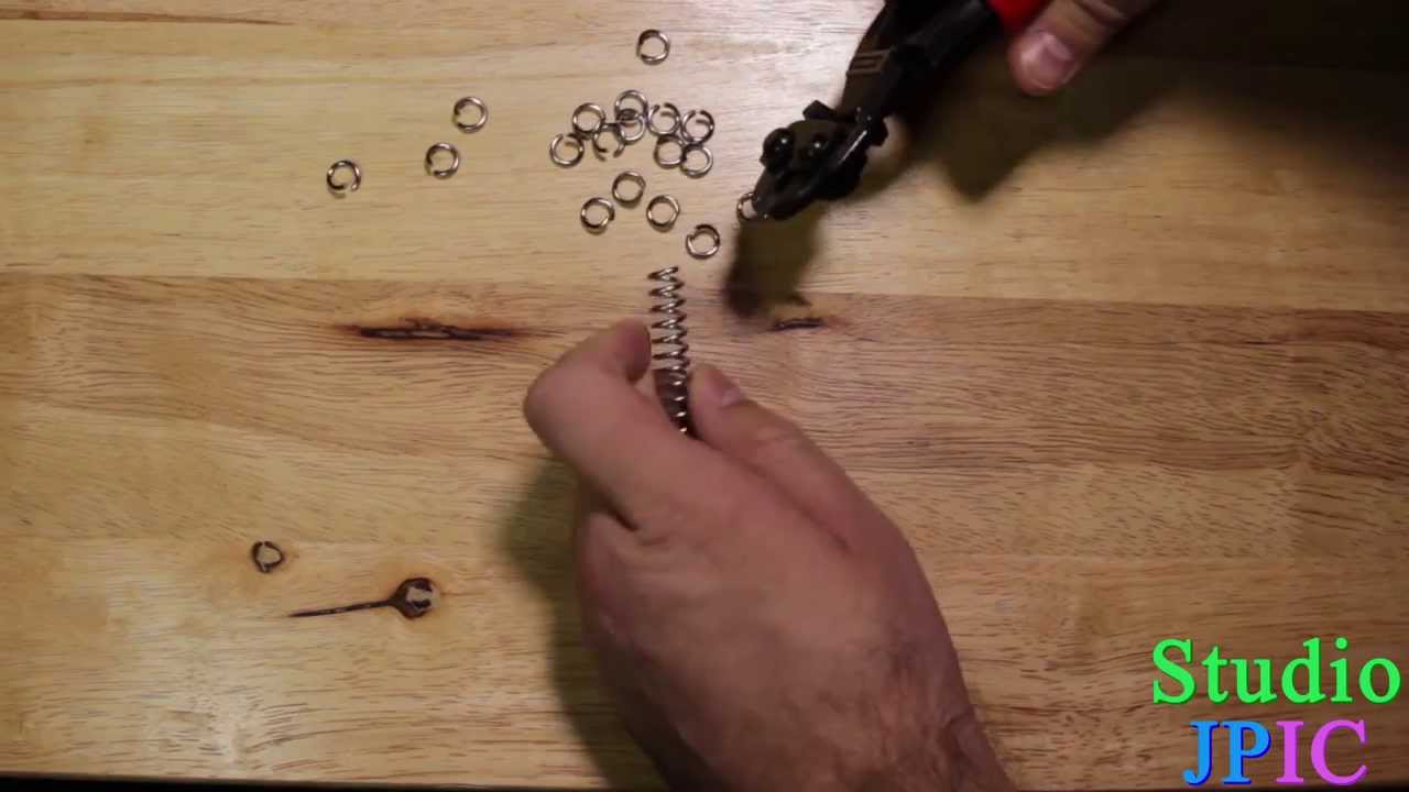 Cutting Chain Maille jump rings manually using a wire cutter