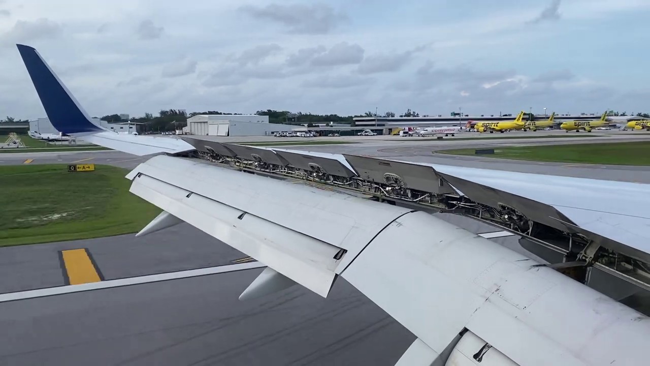 Delta Airlines Boeing 757-200 Landing in Ft. Lauderdale