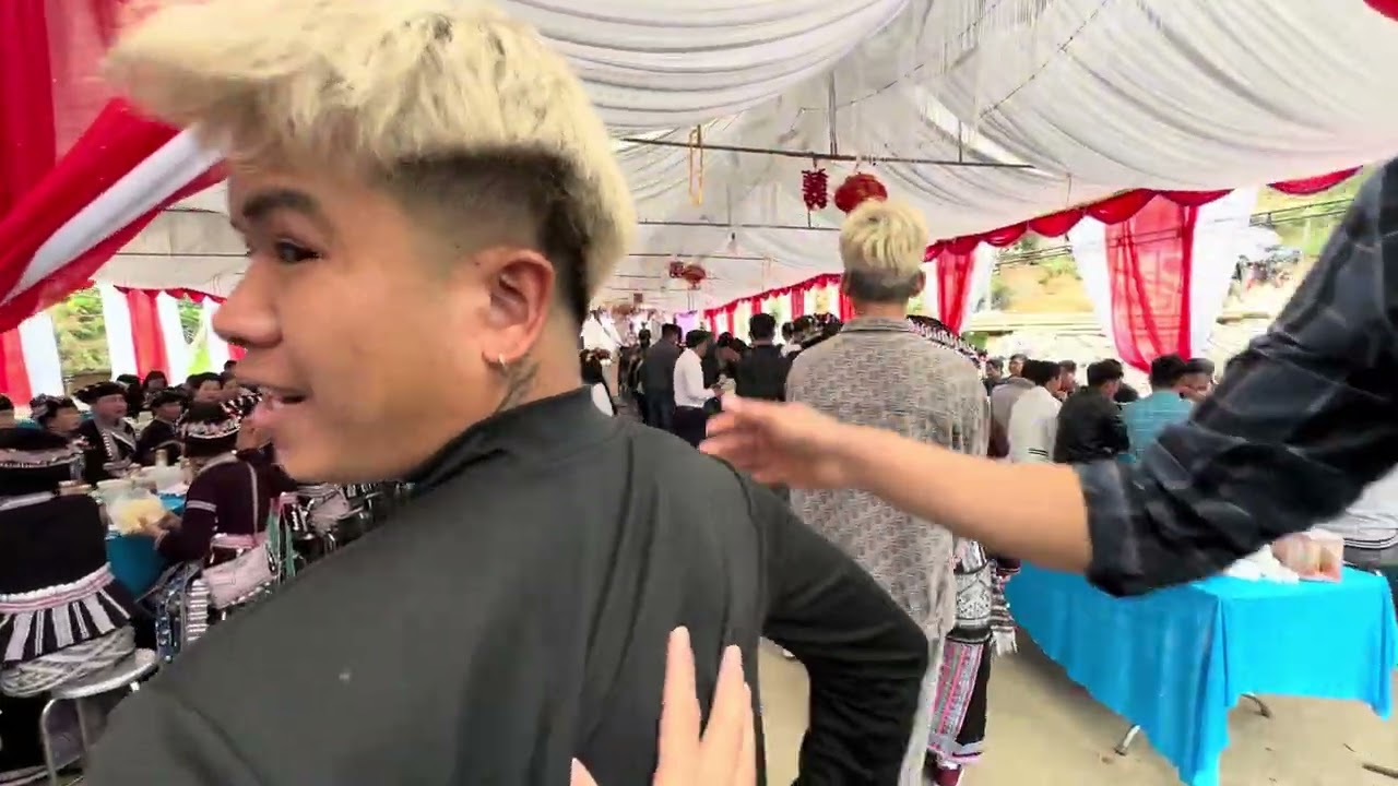 Đám cưới Thành si Thị ón nà còi mường khó rất vui và đặc biệt 