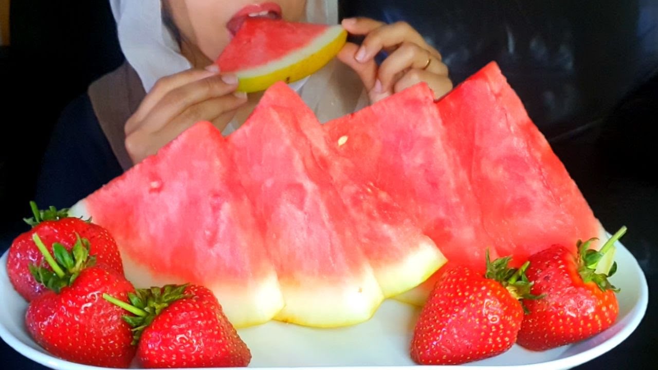 ASMR Watermelon & Strawberry | Fruits Mukbang (No Talking) Juicy Gulping Sounds |Muni Eats ASMR