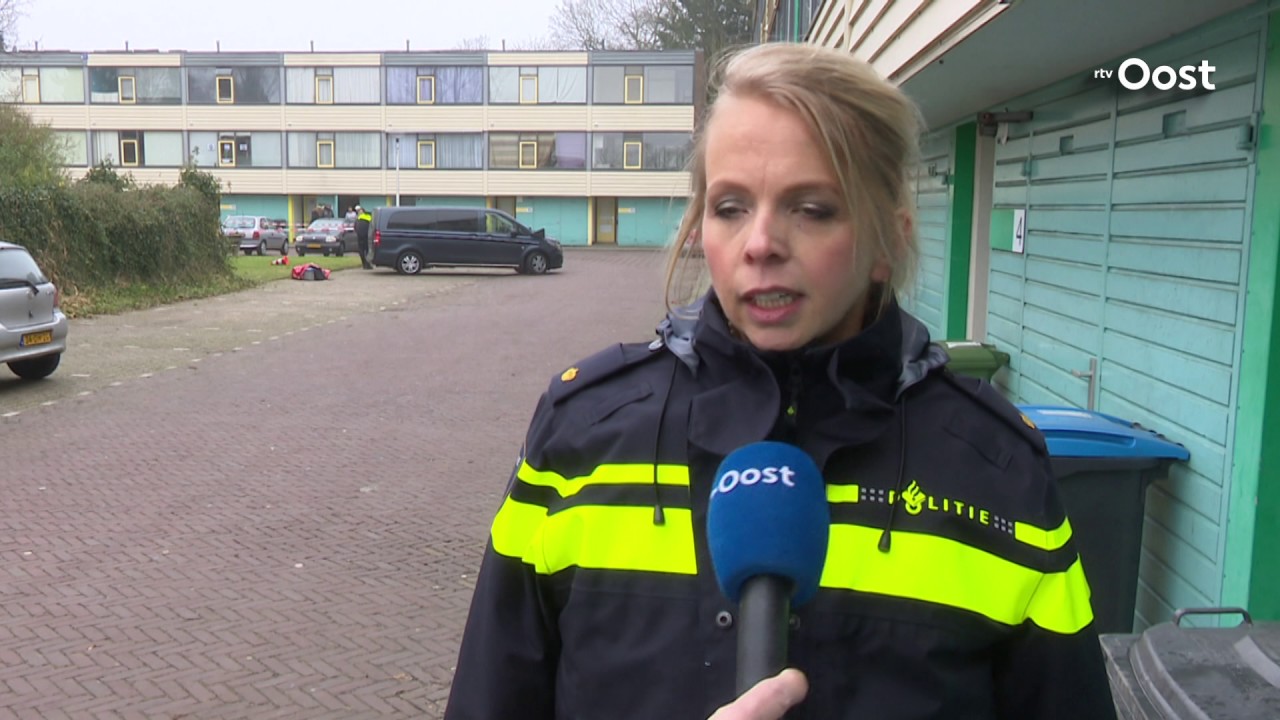 Lichaam dode vrouw aangetroffen in Enschede, politie doet buurtonderzoek