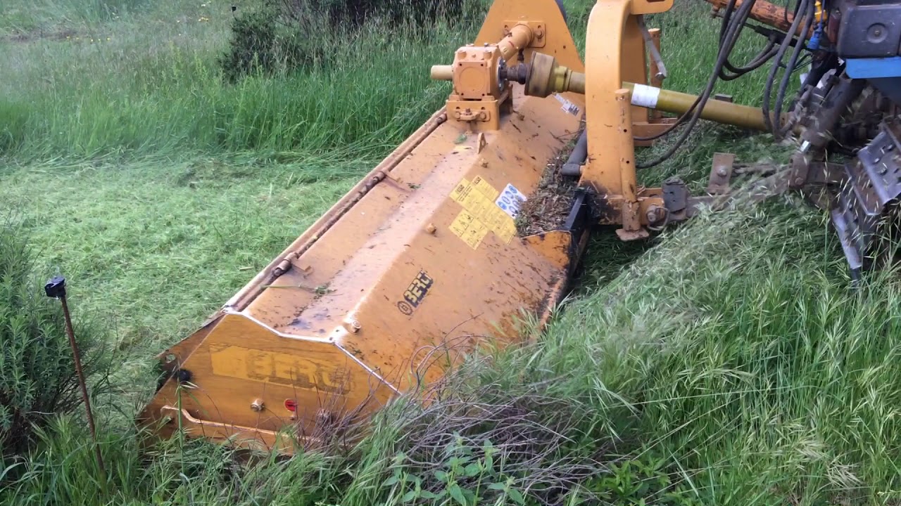 Trincia Berti TBM 250 su Landini Trekker 95 in opera su Castagneto