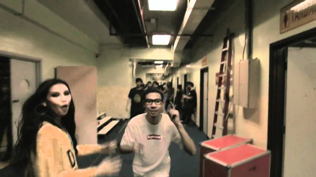 Carleed Khaza featuring Noh Salleh - Bara Wargakota (Official MTV)