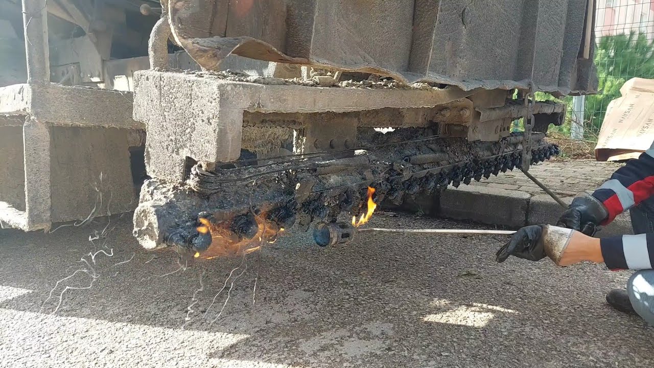 Distribütör ile Asfalt Öncesi Emülsiyon Serimi
