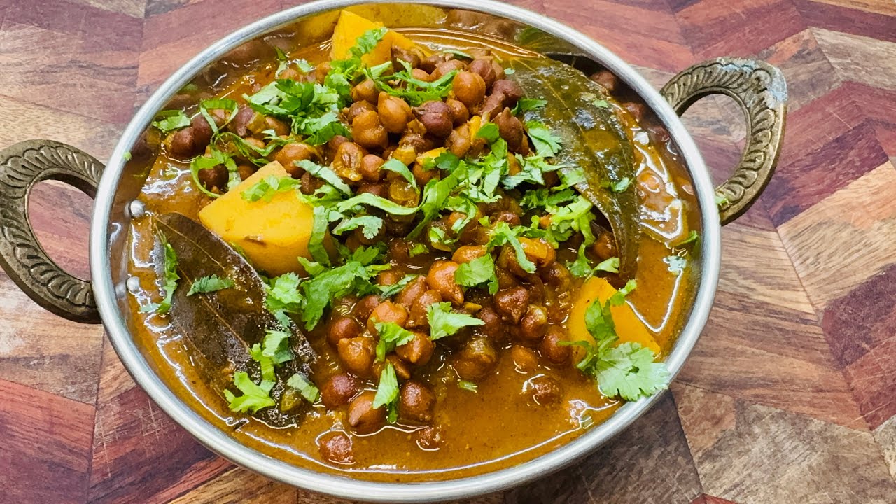 काला चना आलू की सब्जी।Black Gram Potato Sabji।Chana Aloo sabzi। Traditional chana sabji।#chanasabji 