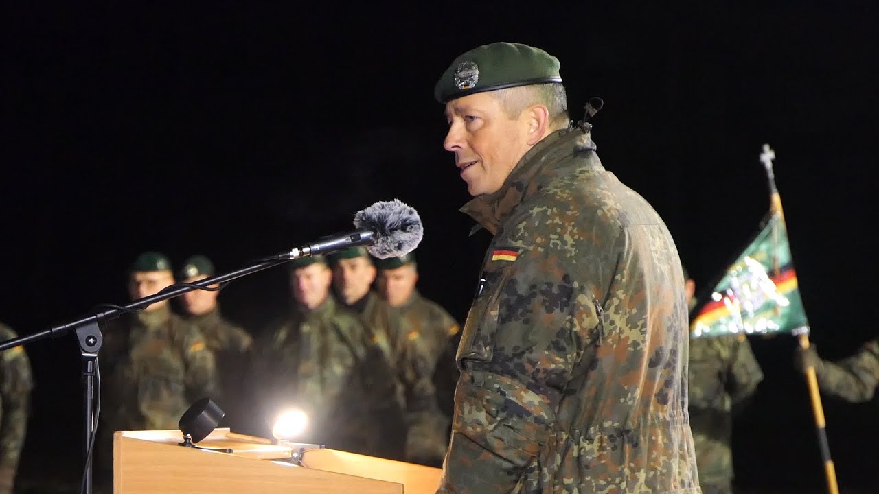 Sturmgewehr G95 an PzGrenBtl 122 - Reden VAdm Stawitzki und GenLt Hübner