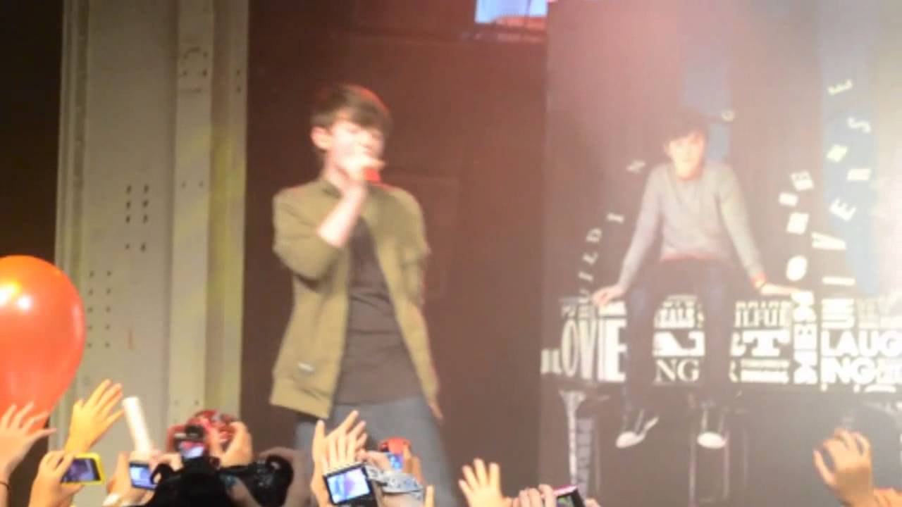 Greyson Chance Live in Singapore - Unfriend You (HD)