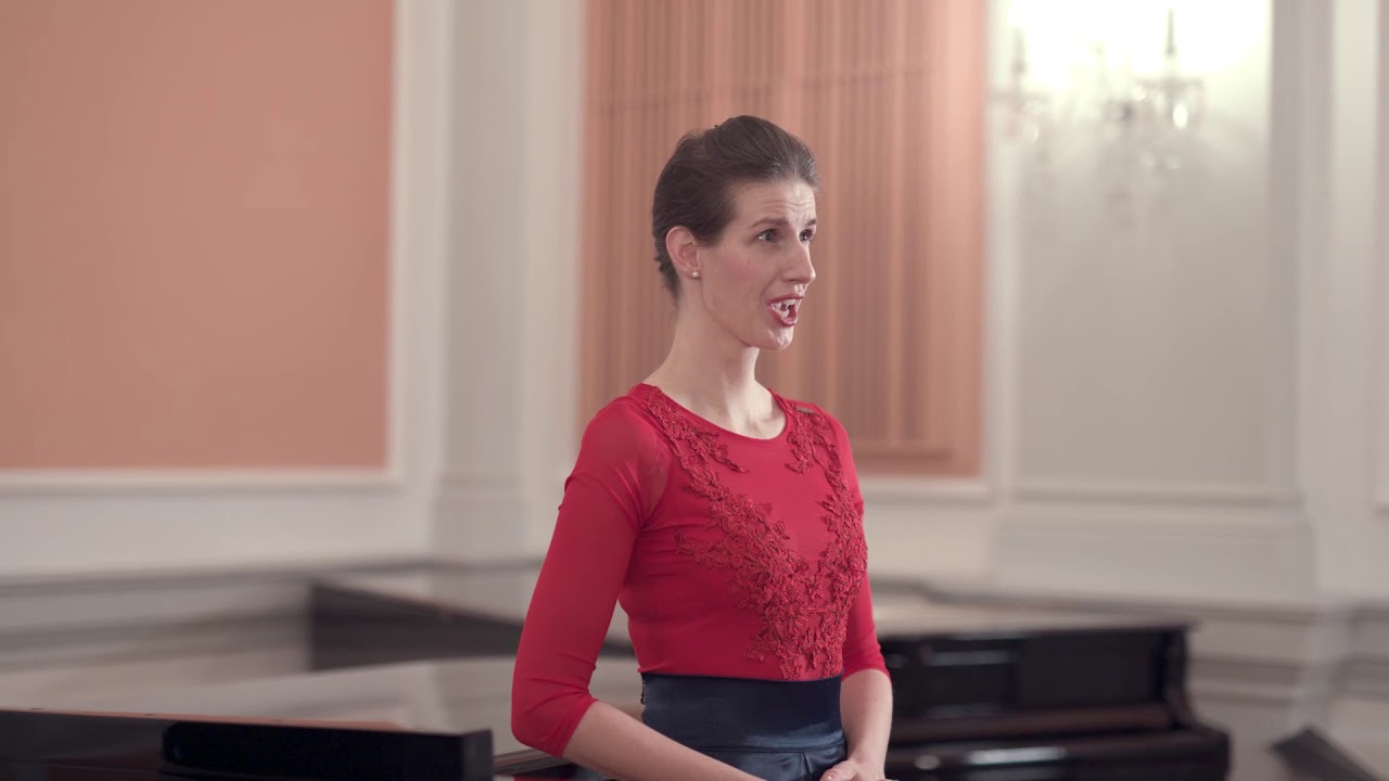 IshaTrio. Lucie Rozsnyó - zpěv. Sára Medková - klavír. Kristína Vaculová - flétna