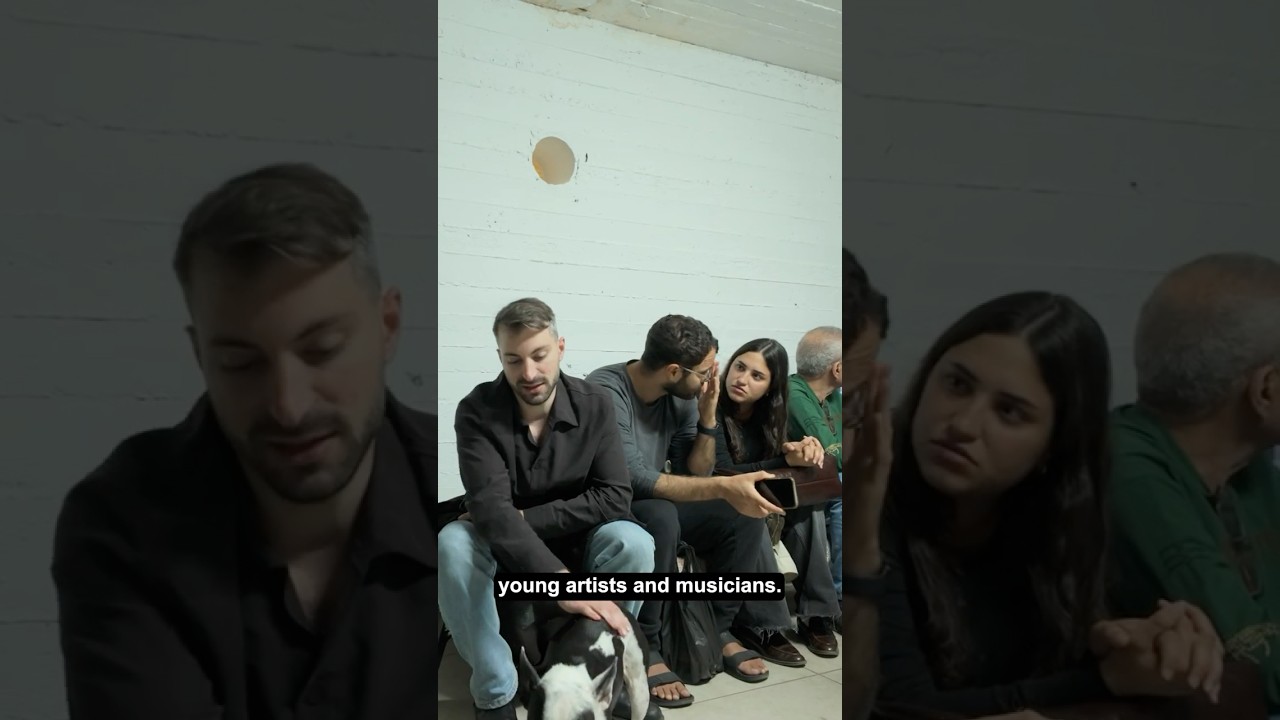 Внутри бомбоубежища в Тель-Авиве во время тревоги