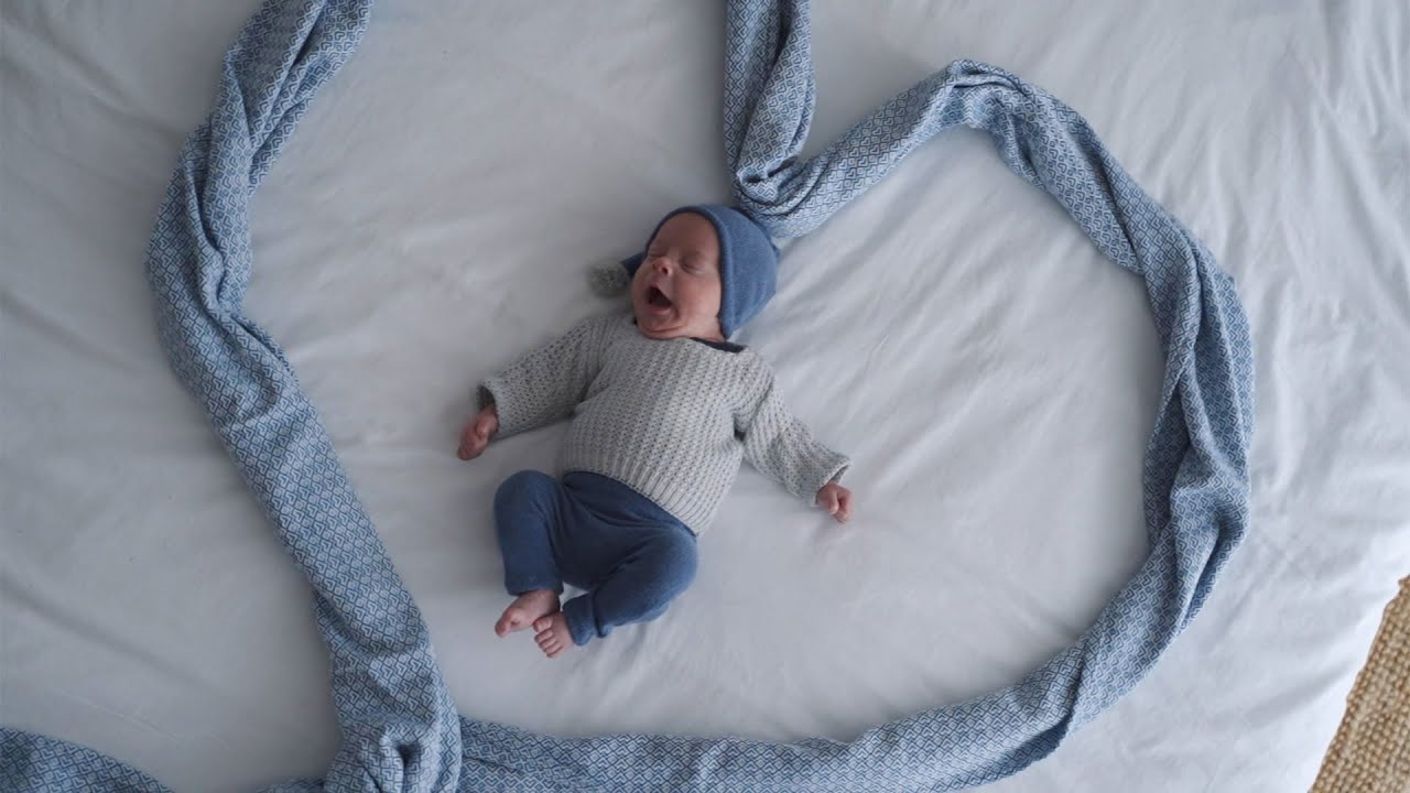 🇬🇧 Babywearing a preemie - Agnieszka (midwife, babywearing consultant) and Henio