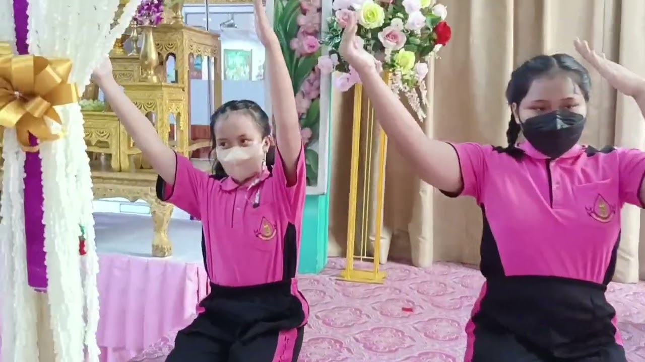 ซ้อมการแสดงชุด ร้อยใจมากราบครู