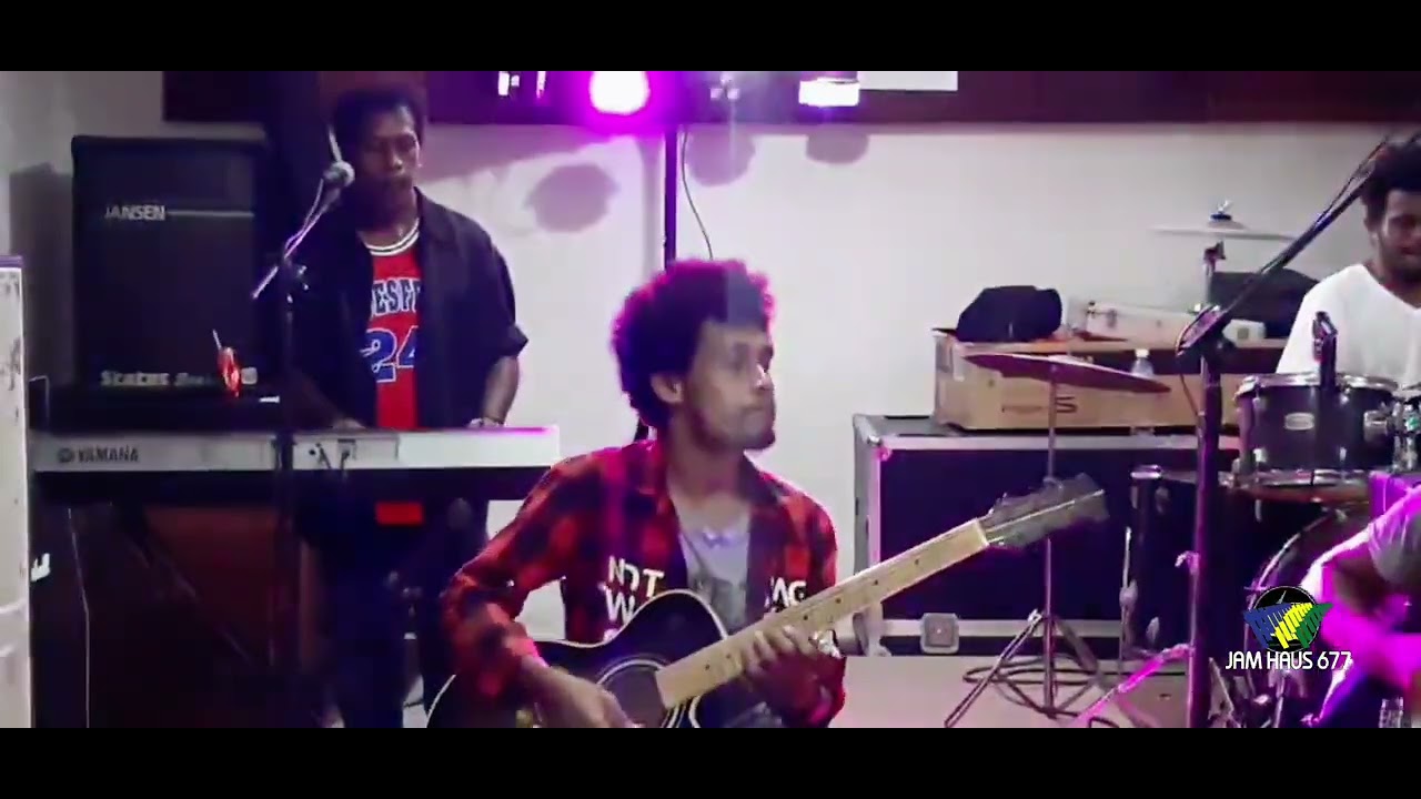 G 35 - Oh Carol | Smokie Cover | Live at Flamingo Night Club - Honiara Hotel | 🇸🇧🎵