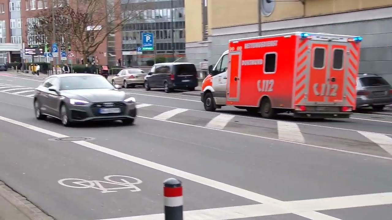 FEUWEHR UND RETTUNGSDIENST DORTMUND AUF EINSATZFAHRT 