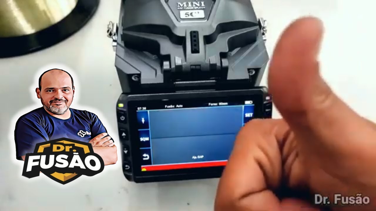 Dr. Fusão testa a Máquina de Fusão Mini 5C+ Fiberfox de alinhamento pelo núcleo via zoom digital.