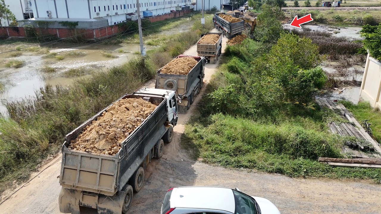 Oh Great Process! use Dump truck 25.5ton with Dozer KomatSu filling the large soil