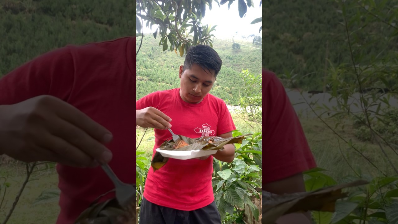Comiendo tamales en Guatemala