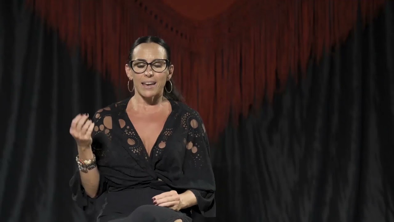 AULA 4:  A Indumentária, a Bata de Cola e  Mantón de Manila  com Renata Pingarilho e Maissa Bakri
