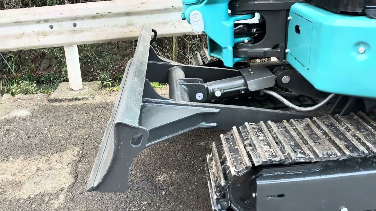 KOBELCOミニ油圧ショベル(ミニユンボ) コベルコ建機 SK30SR-6  1353hr 配管付